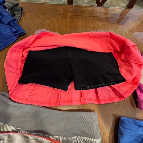 set of 3 Lululemon running skirts and one Lululemon jog top - all size 2 - Picture 5 of 9
